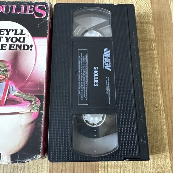 Ghoulies (VHS, 1985, Vestron) Peter Liapis, Lisa Pelikan - Picture 3 of 12